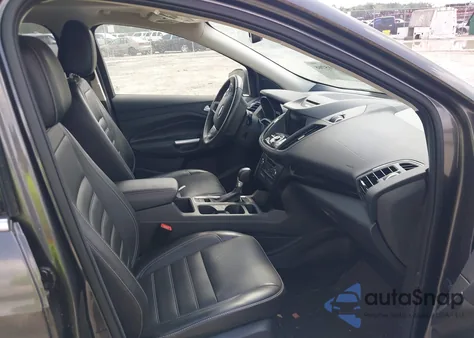 2017 Ford Escape Titanium z USA, uszkodzony, nr VIN 1FMCU0J90HUF01565